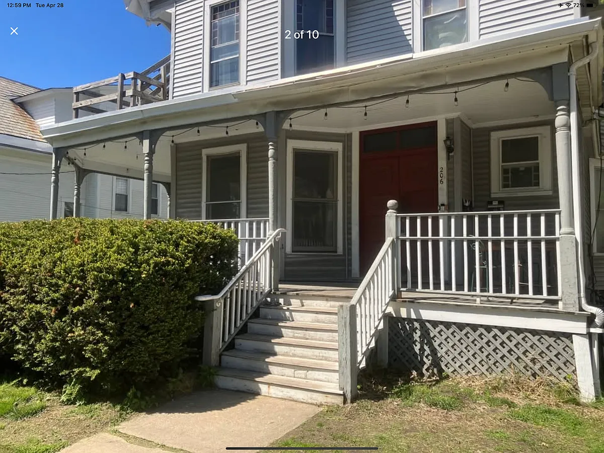 Building Photo - 206 Maple St #2