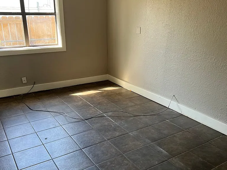 1704 S Hutchings Blvd — Photo 8