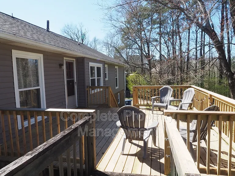 604 Farr Cir — Photo 9