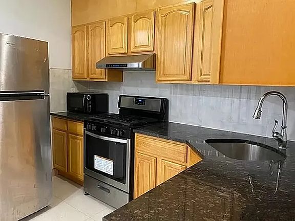 3rd image of 3422 Irwin Ave APT 1