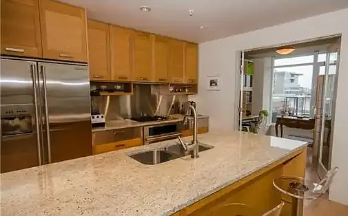 365 Waterfront Cres #510 — Photo 3