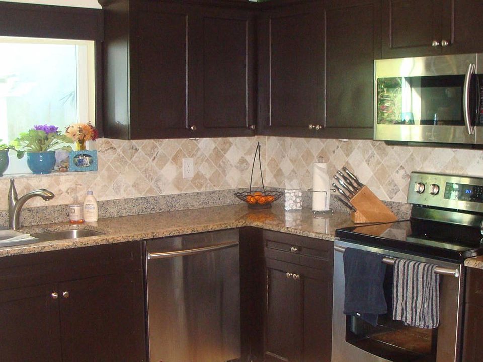 Eat-in Kitchen