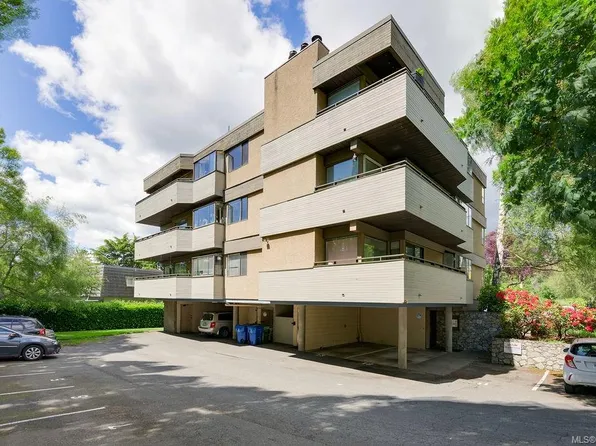 3274 Glasgow Ave #402, Saanich, BC V8X 1M2