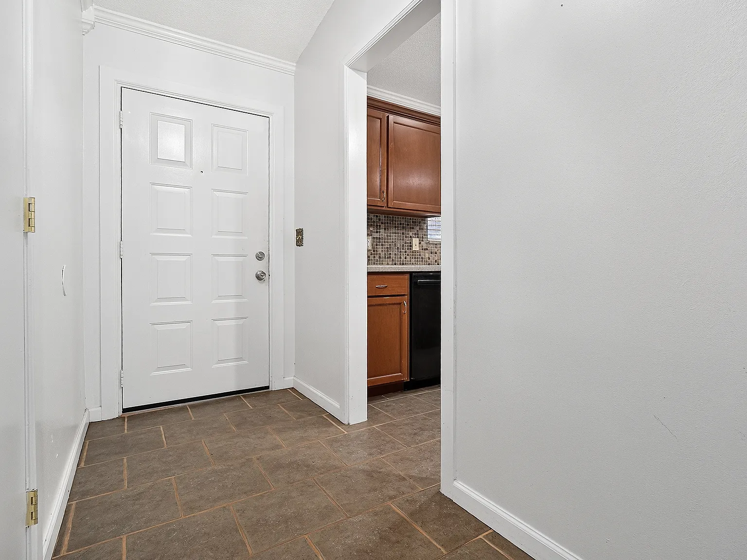 4 bed, 1843 sqft, $1,695 — Photo 2