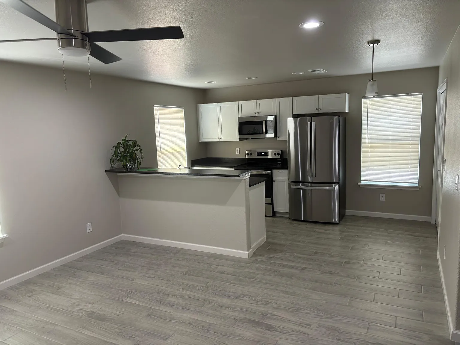 2 bed, 1.5 bath, 875 sqft, $1,400 — Photo 1