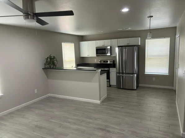507 E Oak St #D, Uvalde, TX 78801