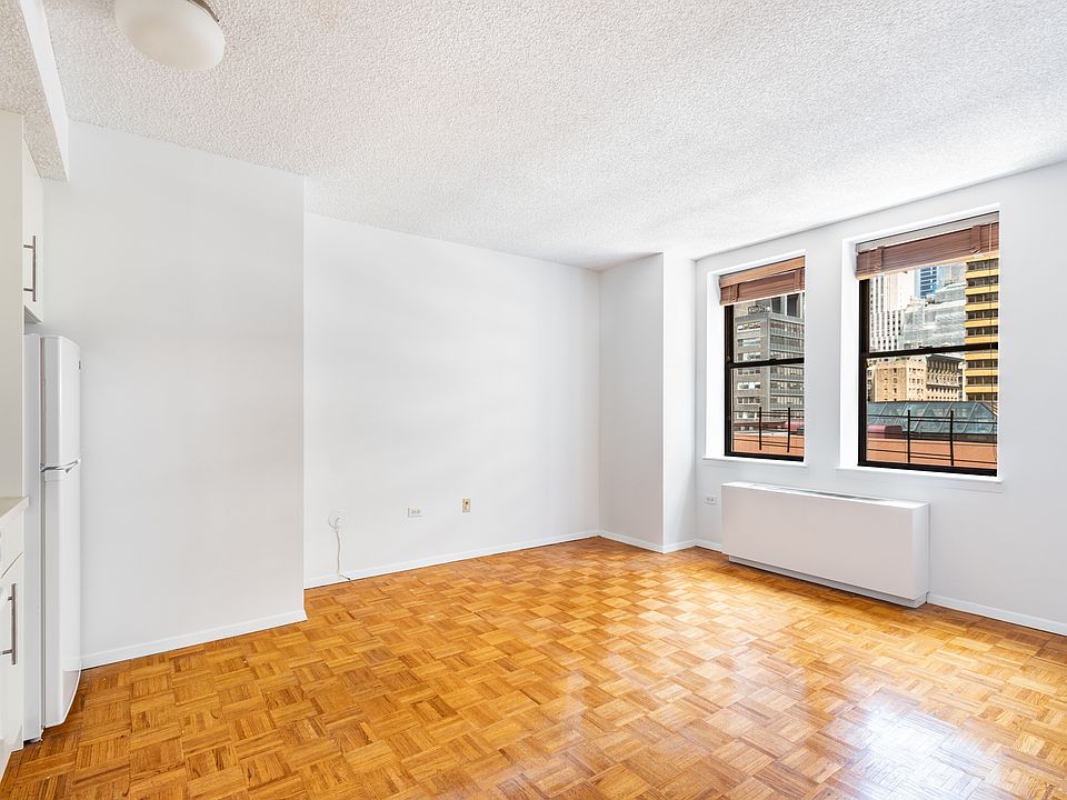 1st image of 150 W 51st St APT 926
