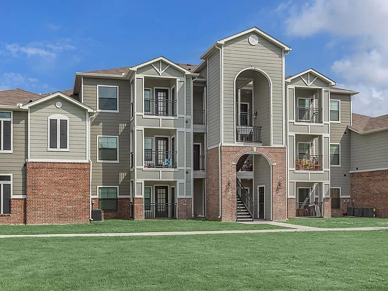 The Colony Luxury Apartments — Photo 16