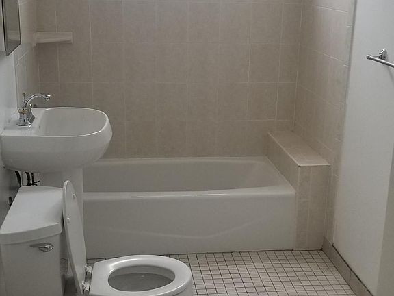 3rd image of 291 27th Ave