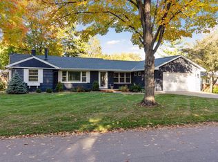 301 Ridgeview Dr E, Wayzata, MN 55391