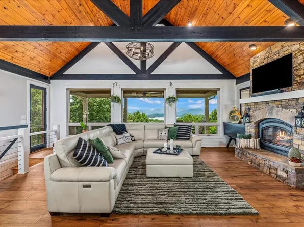 122 Oak Ter, Hayesville, NC 28904