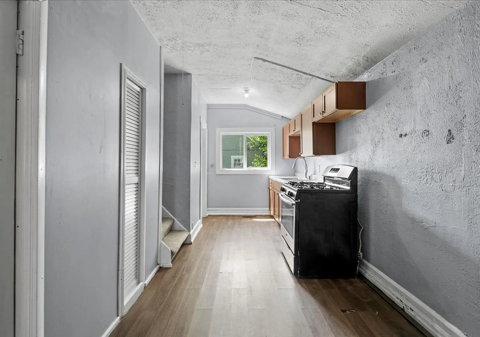 1375 E Minnesota Street - $1,400.00/mo. — Photo 4