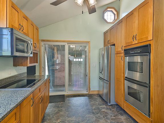 4th image of 2726 Sewell St
