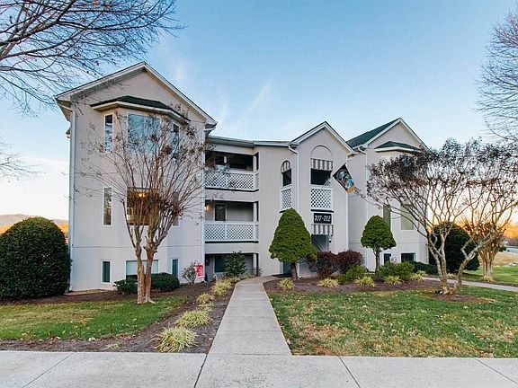 3rd image of 709 Ivy Lake Dr