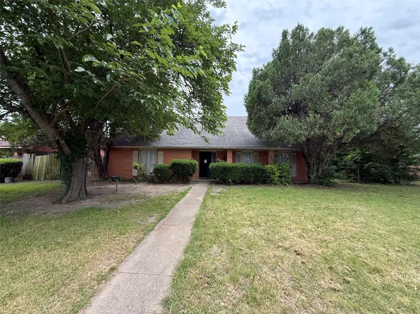 934 Live Oak Dr, Desoto, TX 75115