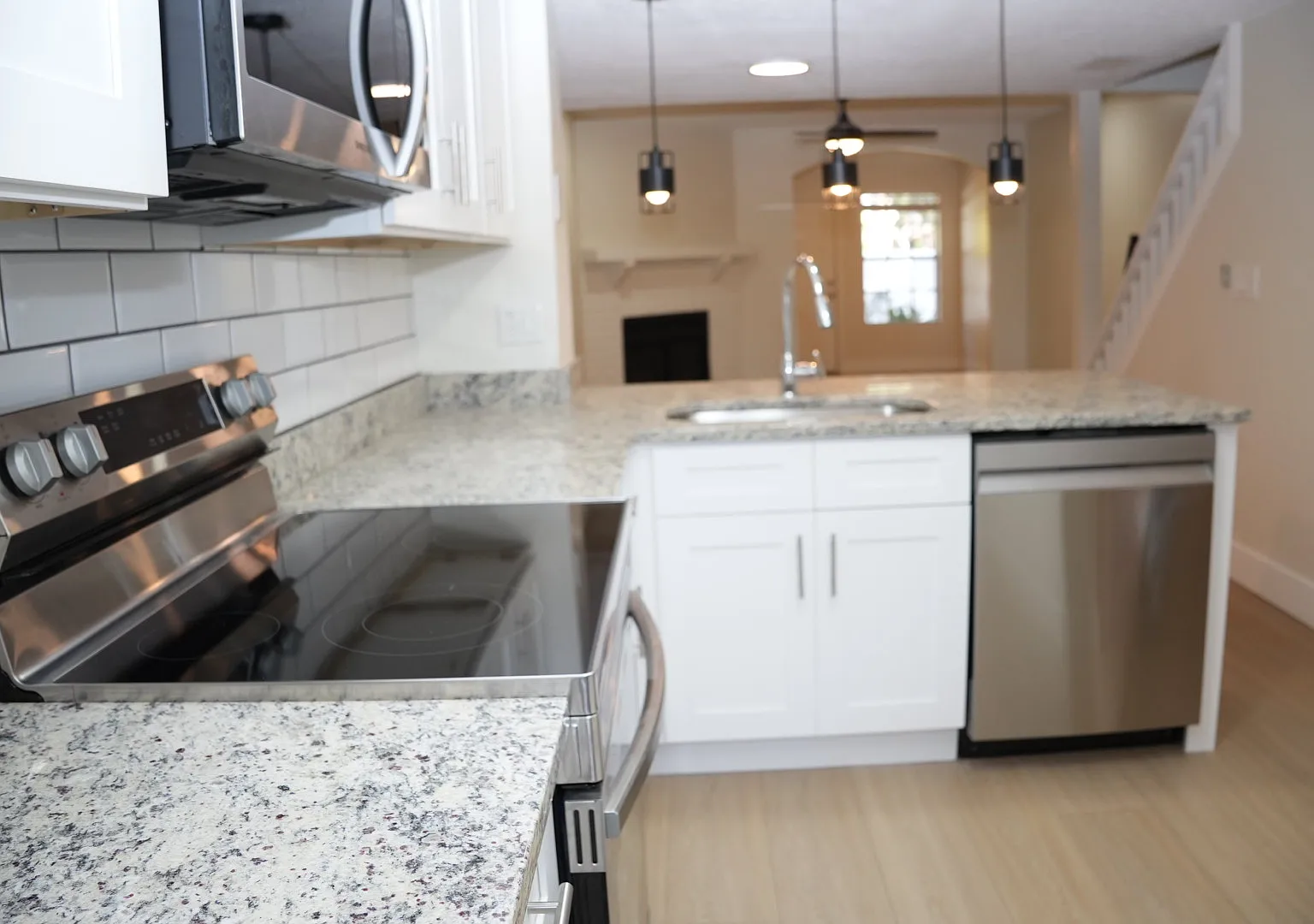 2 bed, 2.5 bath, 1110 sqft, $2,100 — Photo 3