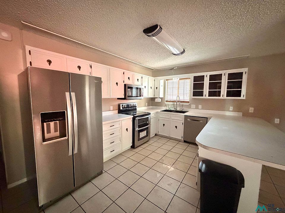 2nd image of 1401 S Yucca Dr