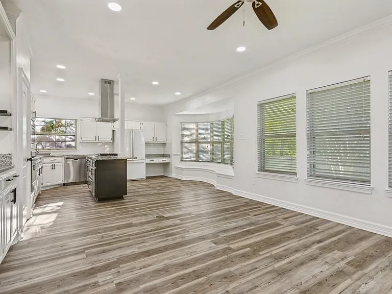 604 San Clemente Dr — Photo 9