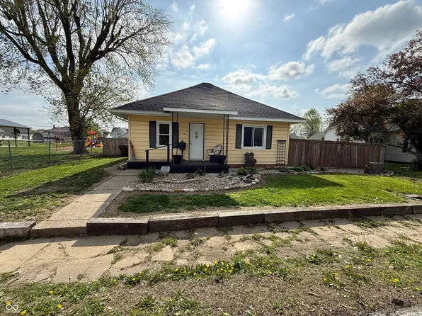 61 S West St, Rosedale, IN 47874