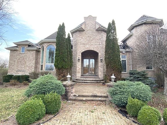 2nd image of 1071 Country Ln