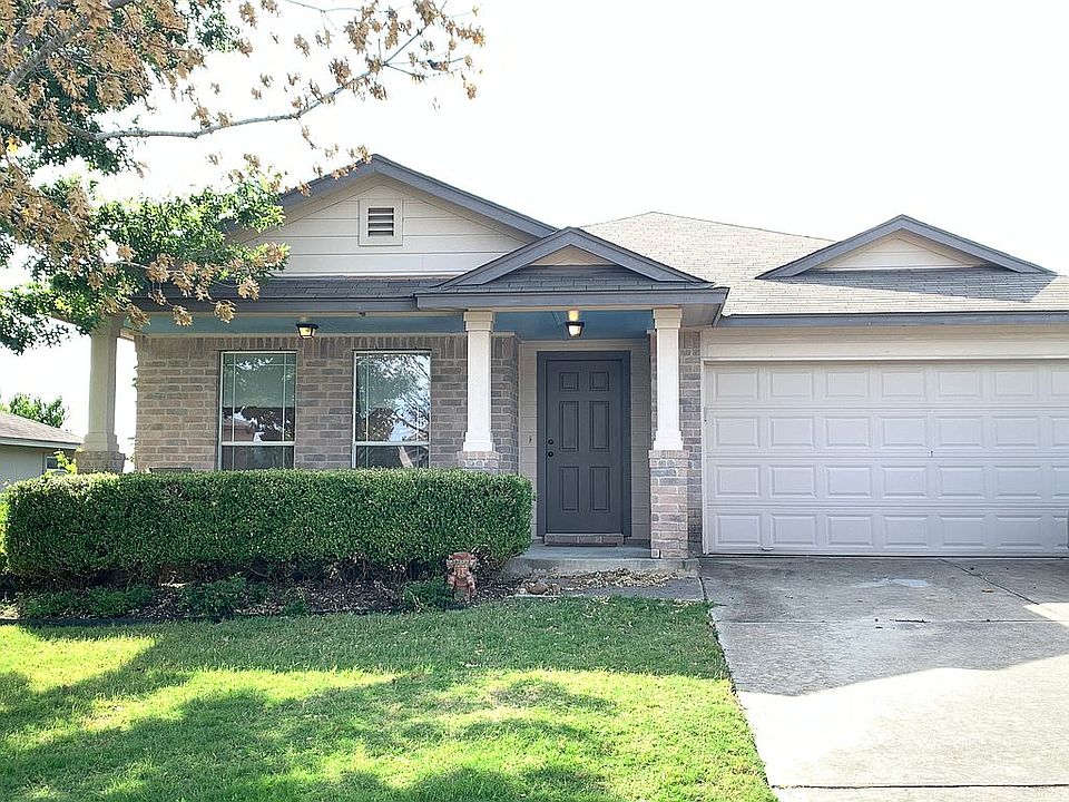 1st image of 386 Oxford Dr