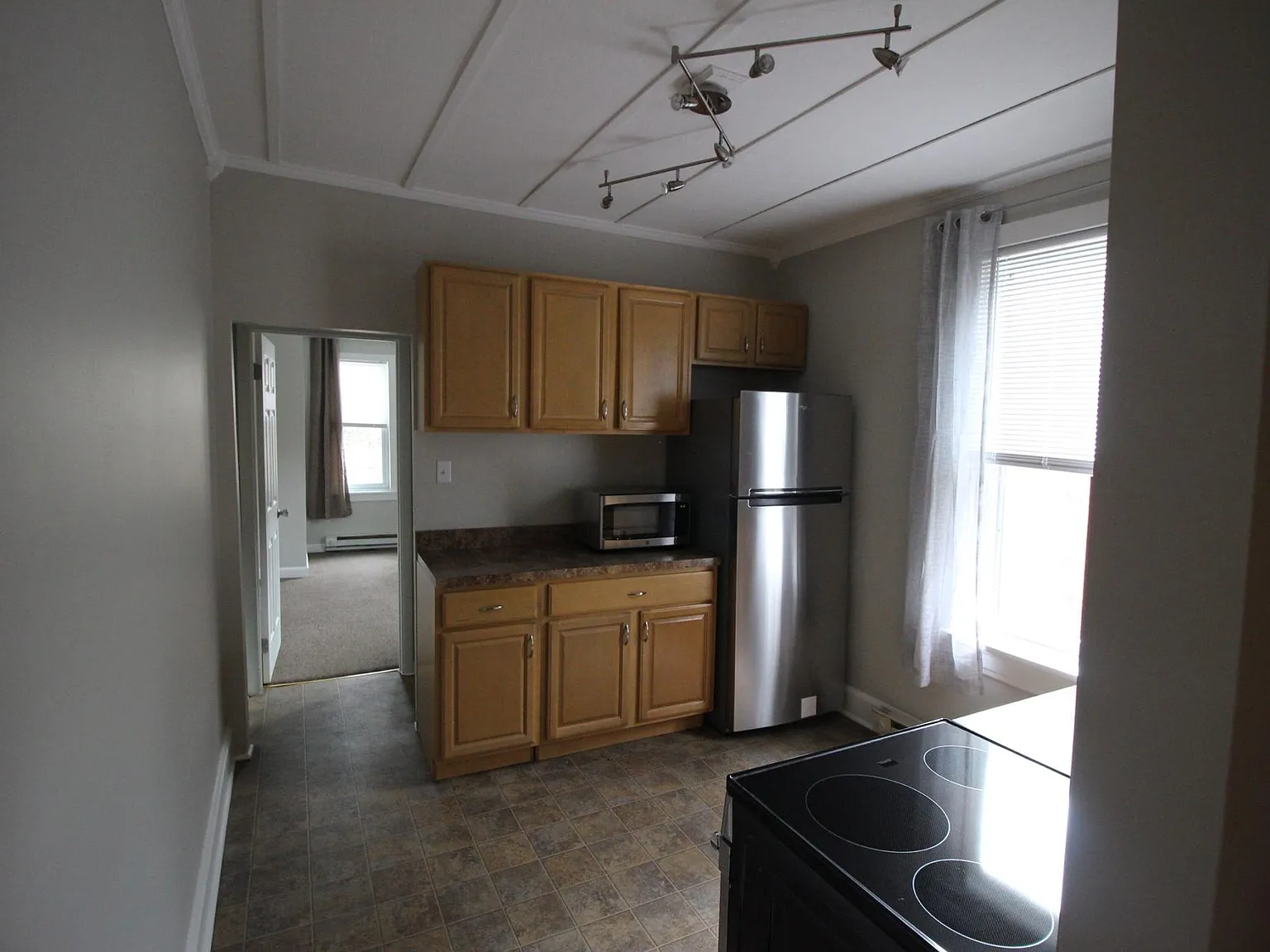 Studio, 400 sqft, $849 — Photo 2