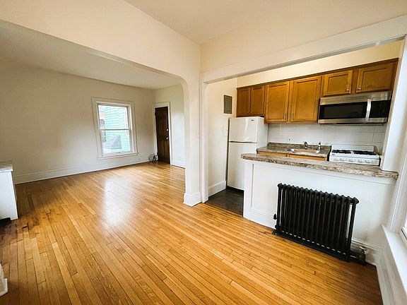 5th image of 537 W Ferry St APT 4
