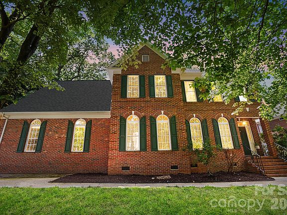 3rd image of 7126 Weddington Brook Dr