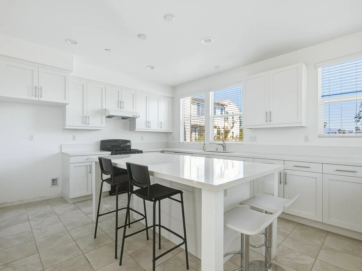 4 bed, 1830 sqft, $4,500 — Photo 4