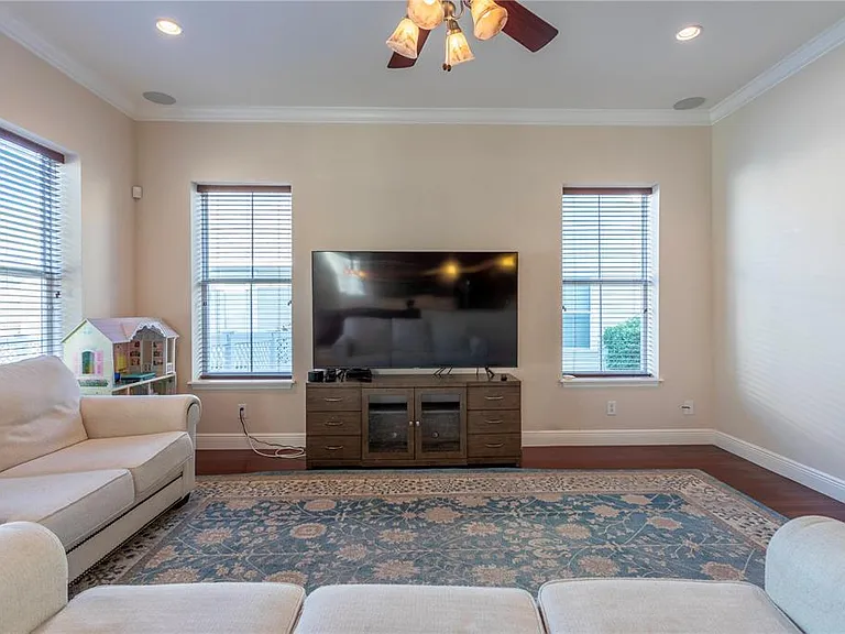 1608 Hanks Ave — Photo 15