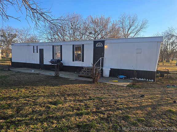 2nd image of 415 Russell Rd