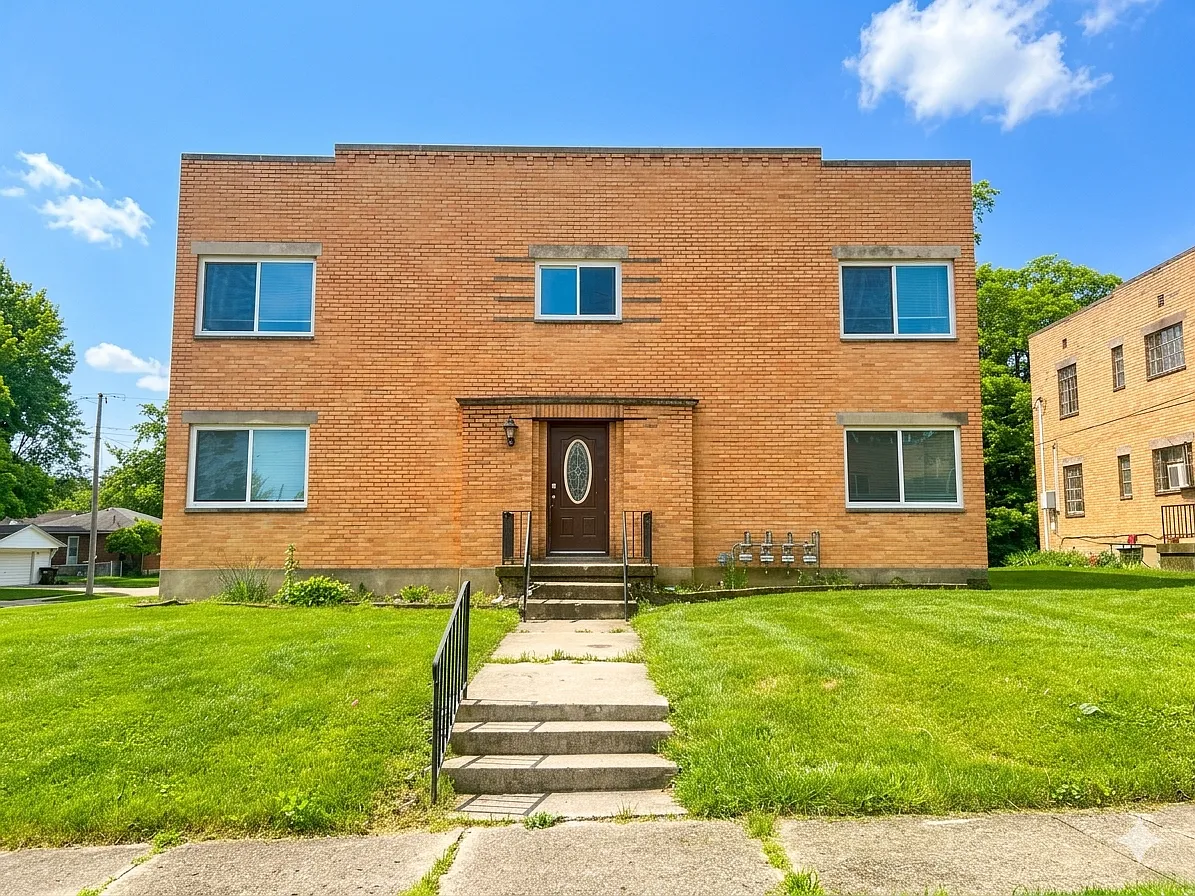 570 Hadley Ave Apt 3 — Photo 1