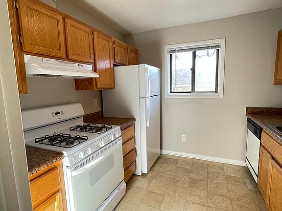 3rd image of 129 Green St APT 12