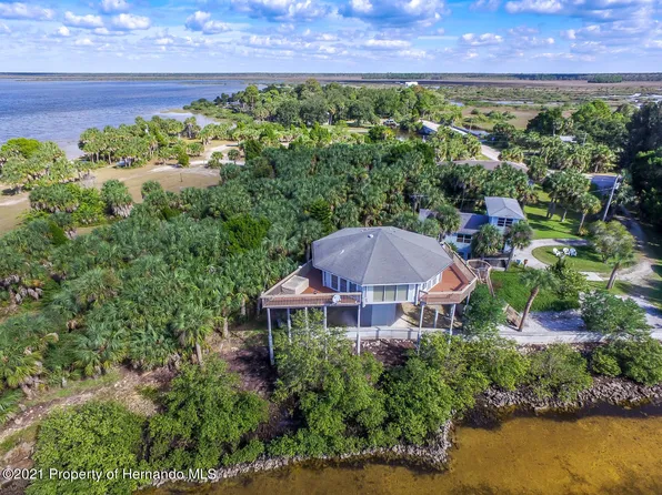 3449 Cyclone Dr, Weeki Wachee, FL 34607