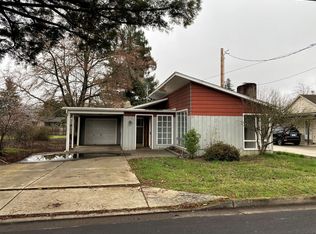 1569 NW Calkins Ave, Roseburg, OR