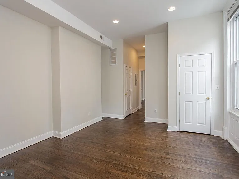 641 N 15th St #4 — Photo 6