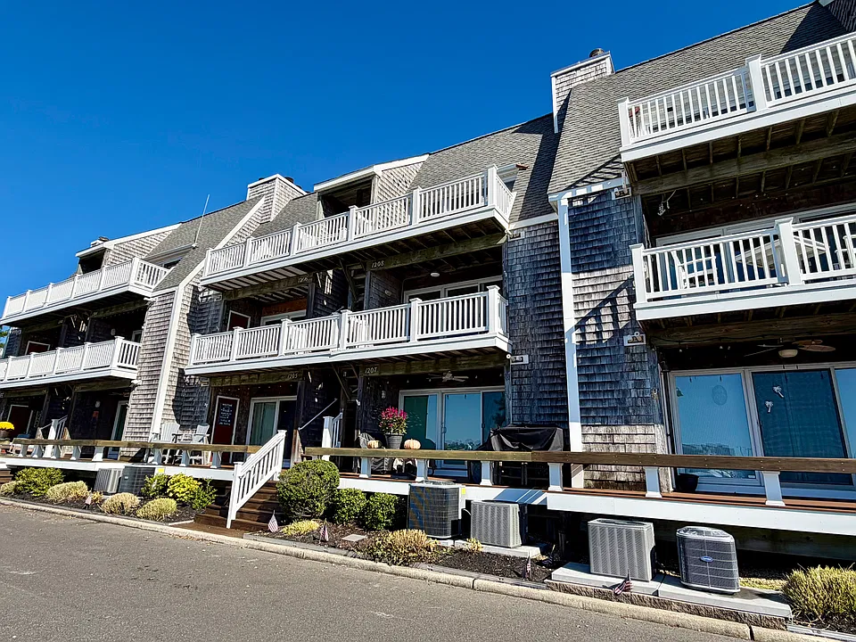 1208 Harbour Cv S #1208