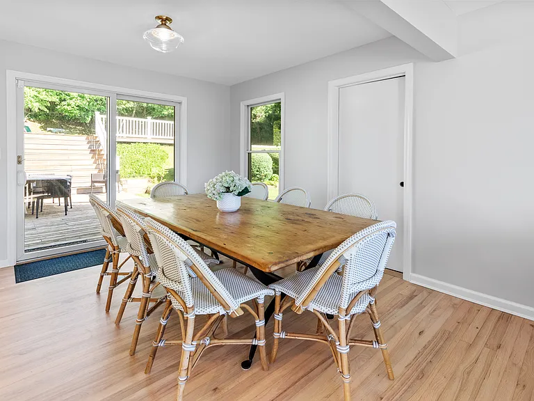 20 Underhill Dr — Photo 12