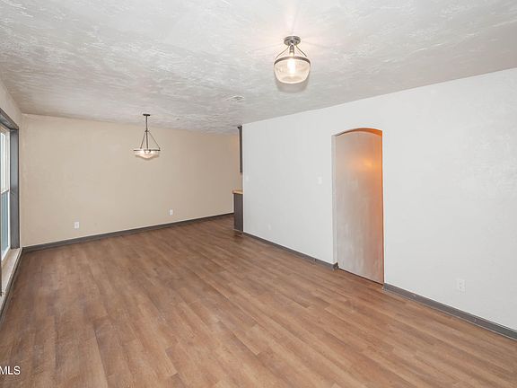 5th image of 5914 Congress Ln NE