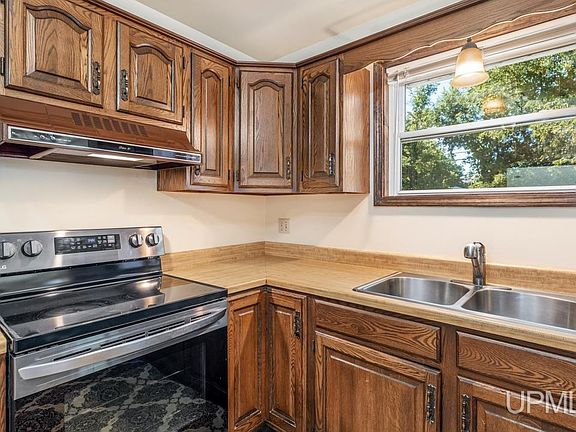 4th image of 140 Campbell St