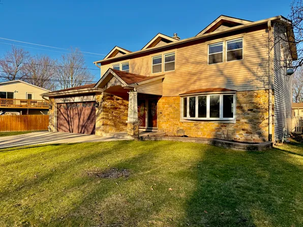 1403 S Birch Dr, Mount Prospect, IL 60056