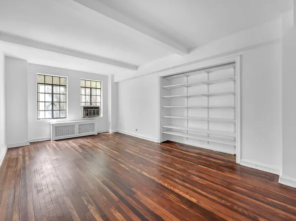 320 East 42nd Street 516 image 1 of 10