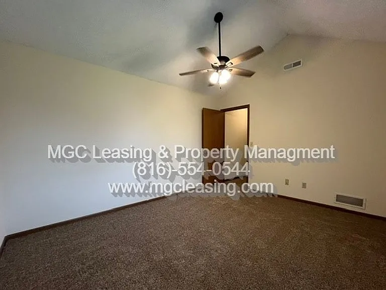 3557-3563 NE Independence Cir — Photo 21