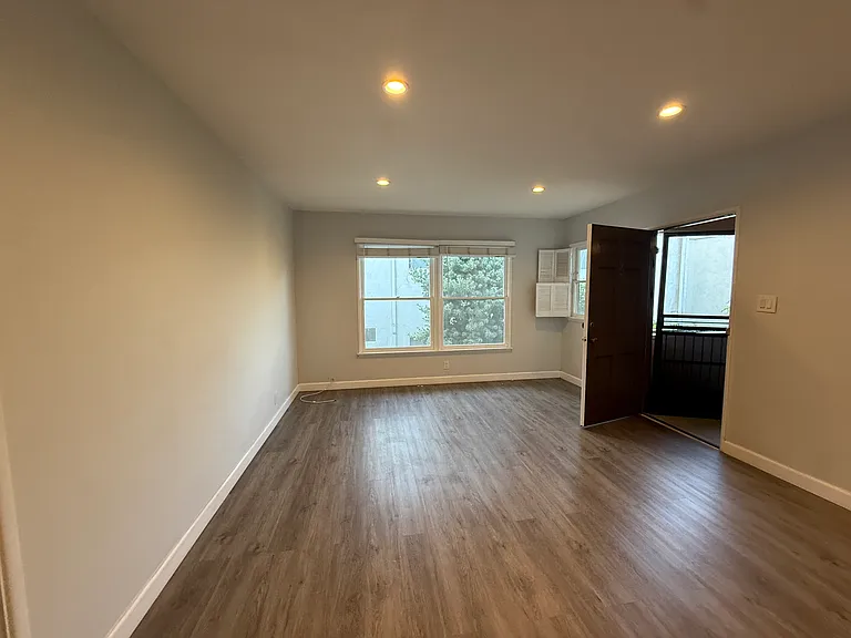 1222 McClellan Dr #6 — Photo 1