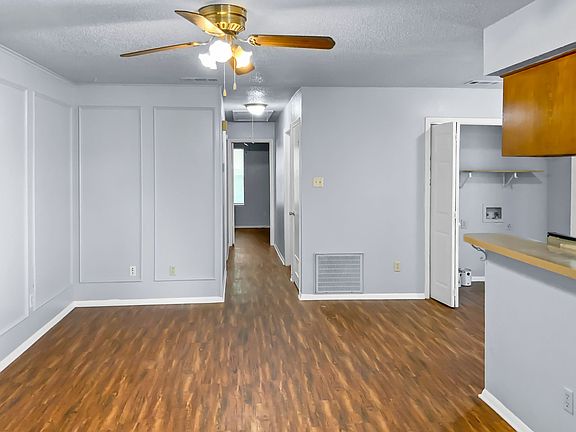 2nd image of 817 N Mesquite St