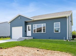 164 Cherry Hill Rd NW, Cedar Rapids, IA 52405
