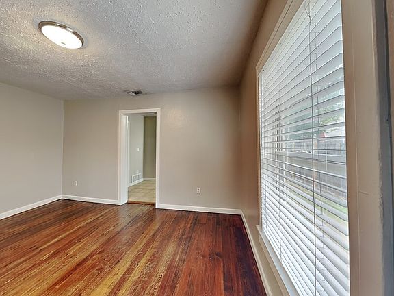 5th image of 2015 McMillan Ave