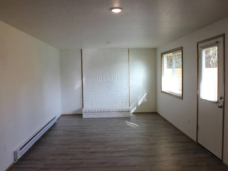 262 NE 34th Pl — Photo 3