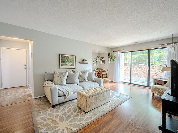 3rd image of 18 Shrewsbury Green Dr #18C