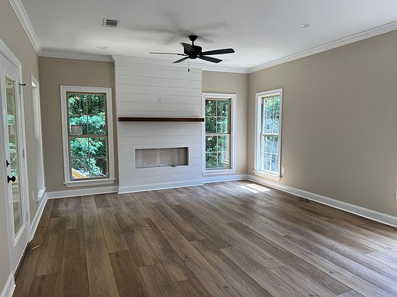 5th image of 84 Riviera Dr